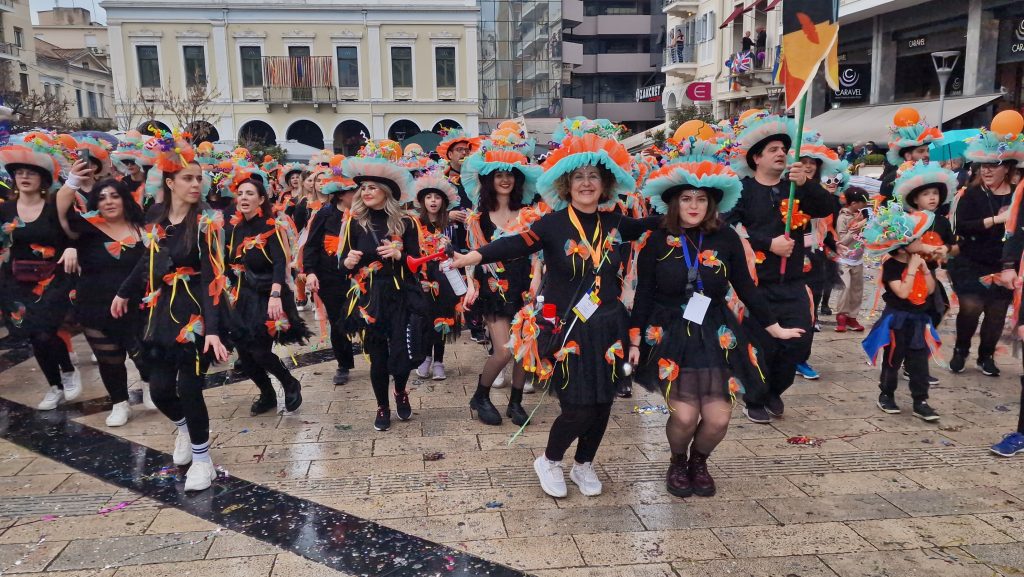 ΠΑΤΡΑ: Εσπασε κάθε ρεκόρ η μεγάλη παρέλαση! ΔΕΙΤΕ ΕΚΑΤΟΝΤΑΔΕΣ ΦΩΤΟ