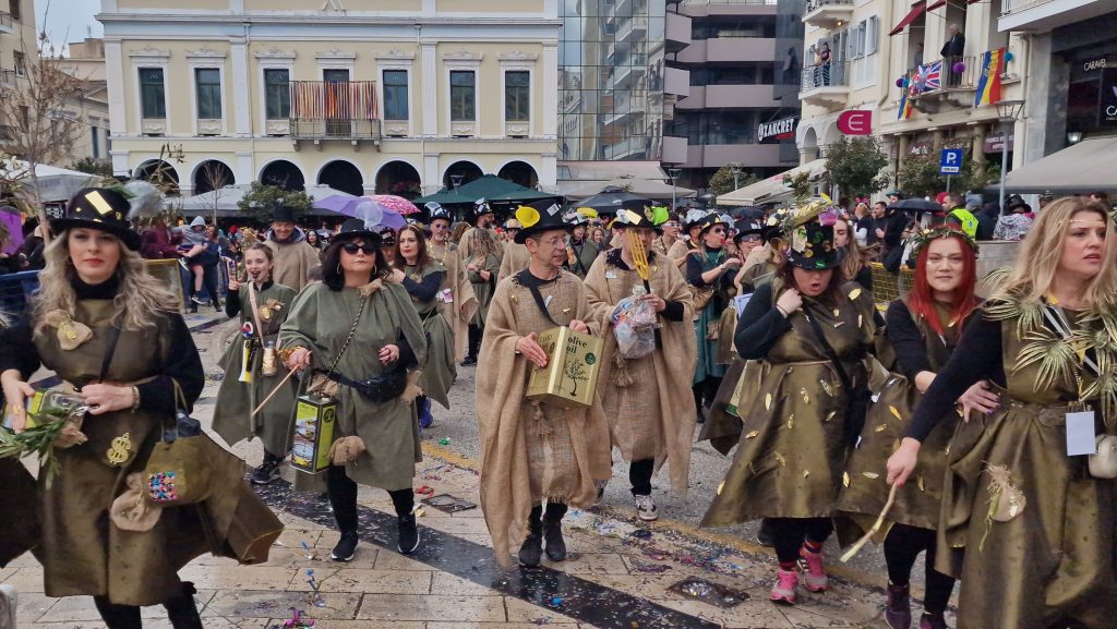 ΠΑΤΡΑ: Εσπασε κάθε ρεκόρ η μεγάλη παρέλαση! ΔΕΙΤΕ ΕΚΑΤΟΝΤΑΔΕΣ ΦΩΤΟ