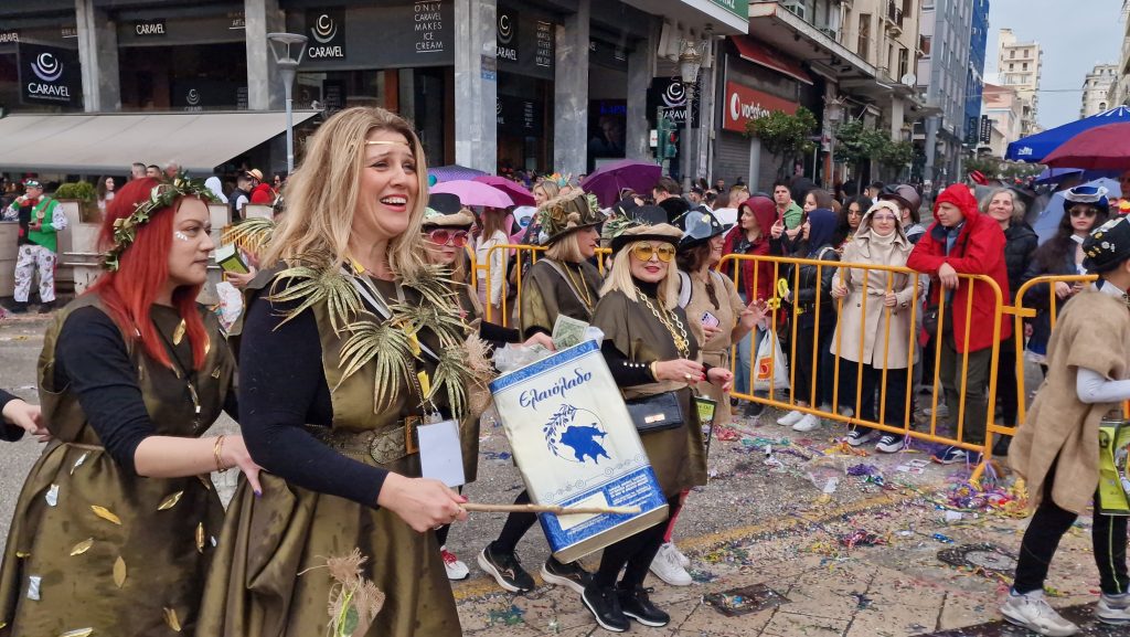 ΠΑΤΡΑ: Εσπασε κάθε ρεκόρ η μεγάλη παρέλαση! ΔΕΙΤΕ ΕΚΑΤΟΝΤΑΔΕΣ ΦΩΤΟ