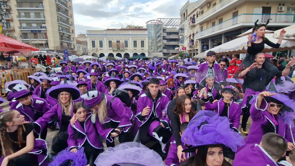 ΠΑΤΡΑ: Εσπασε κάθε ρεκόρ η μεγάλη παρέλαση! ΔΕΙΤΕ ΕΚΑΤΟΝΤΑΔΕΣ ΦΩΤΟ