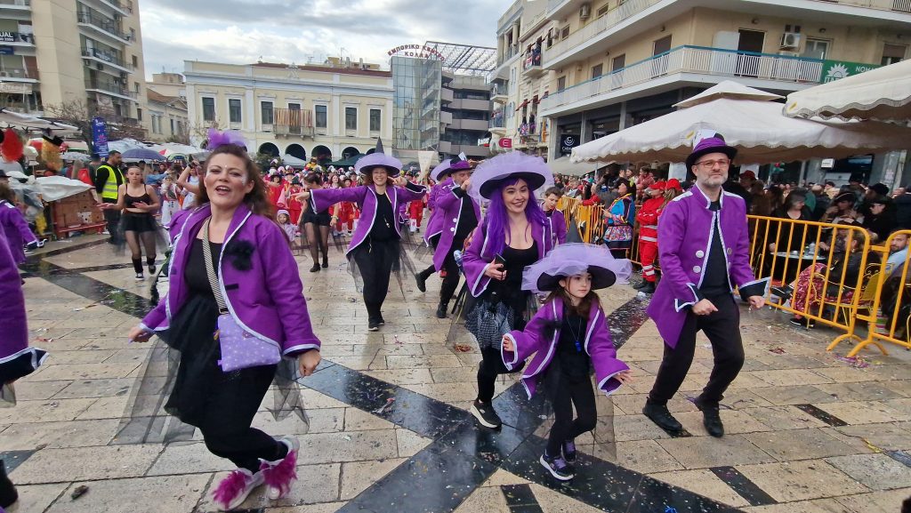 ΠΑΤΡΑ: Εσπασε κάθε ρεκόρ η μεγάλη παρέλαση! ΔΕΙΤΕ ΕΚΑΤΟΝΤΑΔΕΣ ΦΩΤΟ