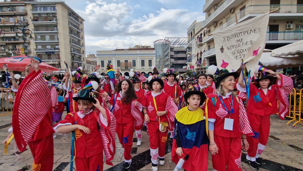 ΠΑΤΡΑ: Εσπασε κάθε ρεκόρ η μεγάλη παρέλαση! ΔΕΙΤΕ ΕΚΑΤΟΝΤΑΔΕΣ ΦΩΤΟ