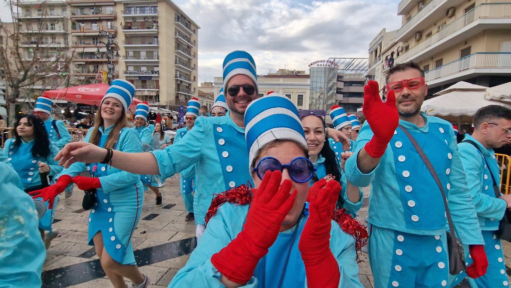 ΠΑΤΡΑ: Εσπασε κάθε ρεκόρ η μεγάλη παρέλαση! ΔΕΙΤΕ ΕΚΑΤΟΝΤΑΔΕΣ ΦΩΤΟ