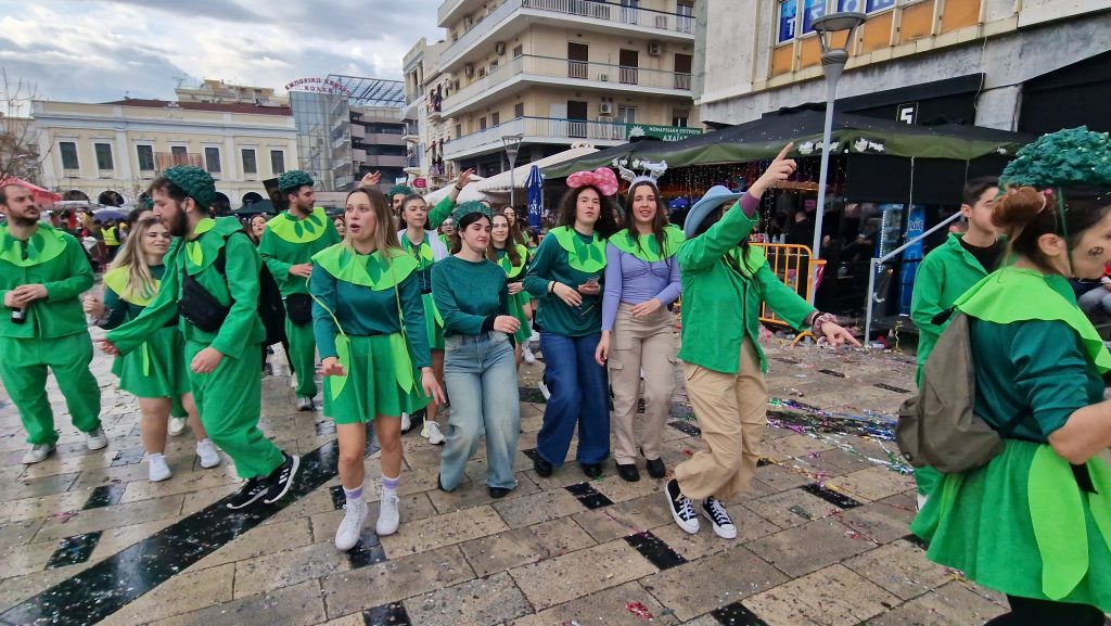 ΠΑΤΡΑ: Εσπασε κάθε ρεκόρ η μεγάλη παρέλαση! ΔΕΙΤΕ ΕΚΑΤΟΝΤΑΔΕΣ ΦΩΤΟ