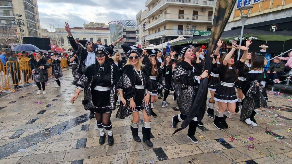 ΠΑΤΡΑ: Εσπασε κάθε ρεκόρ η μεγάλη παρέλαση! ΔΕΙΤΕ ΕΚΑΤΟΝΤΑΔΕΣ ΦΩΤΟ