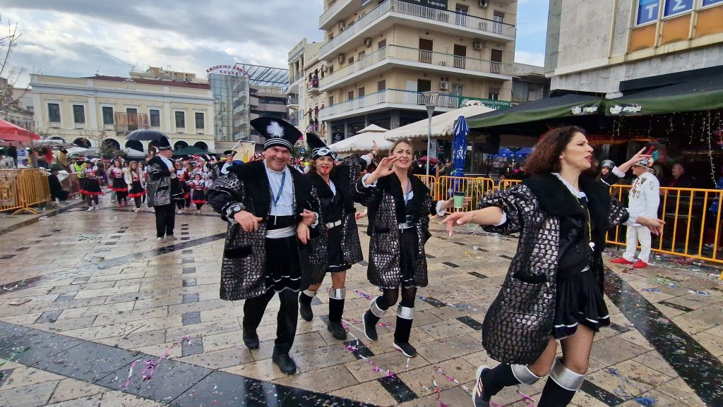 ΠΑΤΡΑ: Εσπασε κάθε ρεκόρ η μεγάλη παρέλαση! ΔΕΙΤΕ ΕΚΑΤΟΝΤΑΔΕΣ ΦΩΤΟ