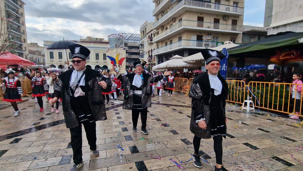 ΠΑΤΡΑ: Εσπασε κάθε ρεκόρ η μεγάλη παρέλαση! ΔΕΙΤΕ ΕΚΑΤΟΝΤΑΔΕΣ ΦΩΤΟ