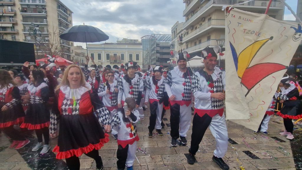 ΠΑΤΡΑ: Εσπασε κάθε ρεκόρ η μεγάλη παρέλαση! ΔΕΙΤΕ ΕΚΑΤΟΝΤΑΔΕΣ ΦΩΤΟ