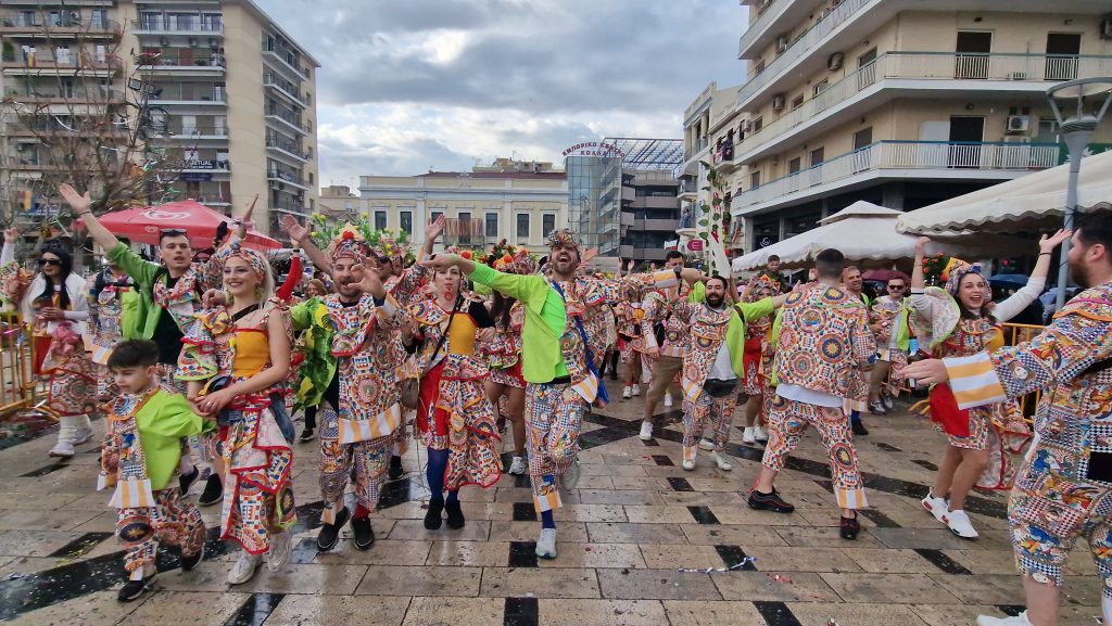 ΠΑΤΡΑ: Εσπασε κάθε ρεκόρ η μεγάλη παρέλαση! ΔΕΙΤΕ ΕΚΑΤΟΝΤΑΔΕΣ ΦΩΤΟ