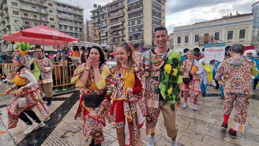 ΠΑΤΡΑ: Εσπασε κάθε ρεκόρ η μεγάλη παρέλαση! ΔΕΙΤΕ ΕΚΑΤΟΝΤΑΔΕΣ ΦΩΤΟ