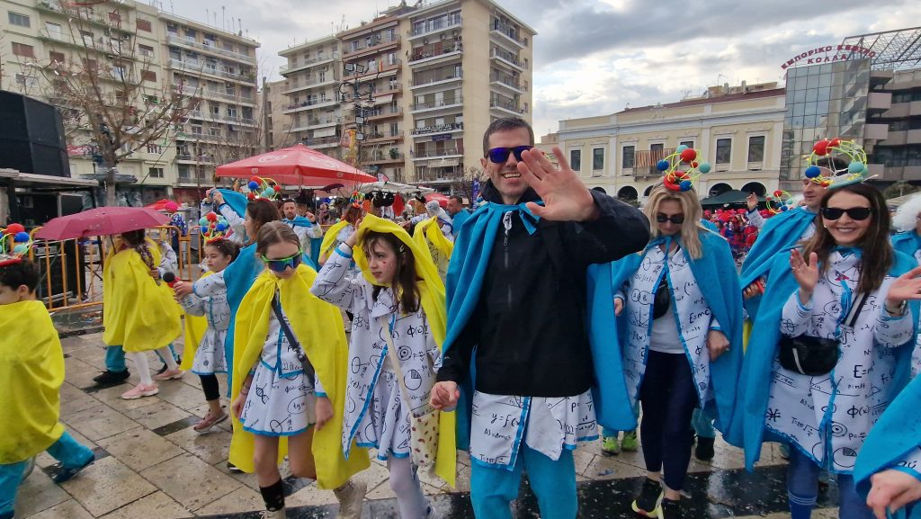 ΠΑΤΡΑ: Εσπασε κάθε ρεκόρ η μεγάλη παρέλαση! ΔΕΙΤΕ ΕΚΑΤΟΝΤΑΔΕΣ ΦΩΤΟ