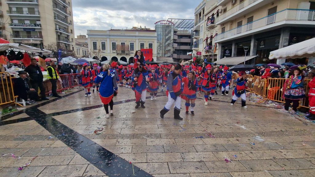 ΠΑΤΡΑ: Εσπασε κάθε ρεκόρ η μεγάλη παρέλαση! ΔΕΙΤΕ ΕΚΑΤΟΝΤΑΔΕΣ ΦΩΤΟ