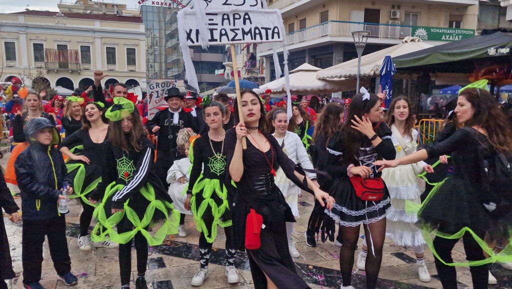 ΠΑΤΡΑ: Εσπασε κάθε ρεκόρ η μεγάλη παρέλαση! ΔΕΙΤΕ ΕΚΑΤΟΝΤΑΔΕΣ ΦΩΤΟ