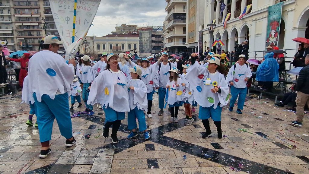 ΠΑΤΡΑ: Εσπασε κάθε ρεκόρ η μεγάλη παρέλαση! ΔΕΙΤΕ ΕΚΑΤΟΝΤΑΔΕΣ ΦΩΤΟ