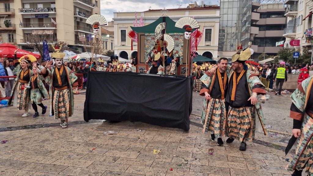 ΠΑΤΡΑ: Εσπασε κάθε ρεκόρ η μεγάλη παρέλαση! ΔΕΙΤΕ ΕΚΑΤΟΝΤΑΔΕΣ ΦΩΤΟ