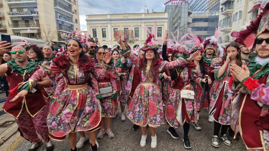 ΠΑΤΡΑ: Εσπασε κάθε ρεκόρ η μεγάλη παρέλαση! ΔΕΙΤΕ ΕΚΑΤΟΝΤΑΔΕΣ ΦΩΤΟ