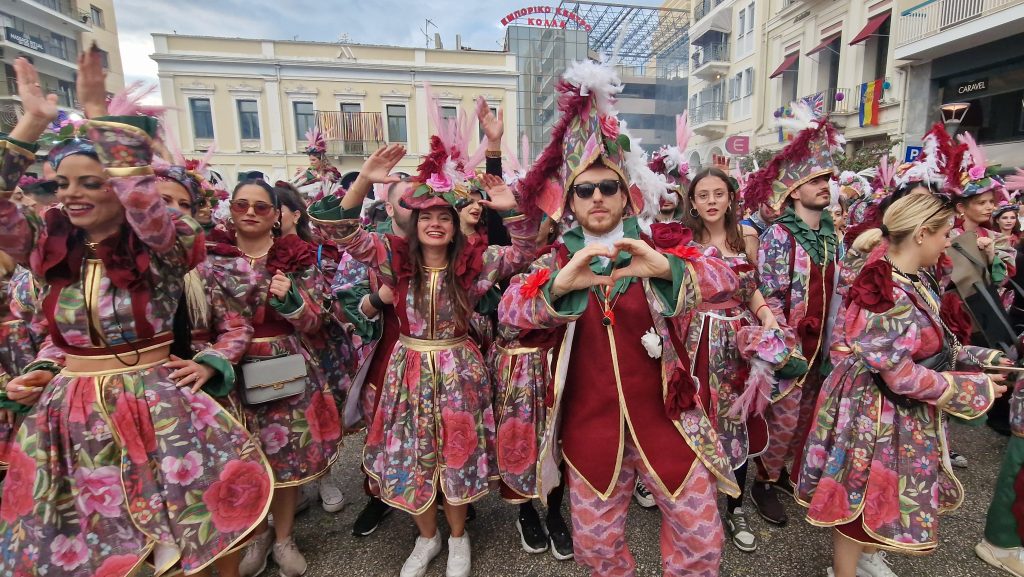 ΠΑΤΡΑ: Εσπασε κάθε ρεκόρ η μεγάλη παρέλαση! ΔΕΙΤΕ ΕΚΑΤΟΝΤΑΔΕΣ ΦΩΤΟ