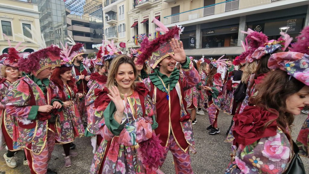 ΠΑΤΡΑ: Εσπασε κάθε ρεκόρ η μεγάλη παρέλαση! ΔΕΙΤΕ ΕΚΑΤΟΝΤΑΔΕΣ ΦΩΤΟ