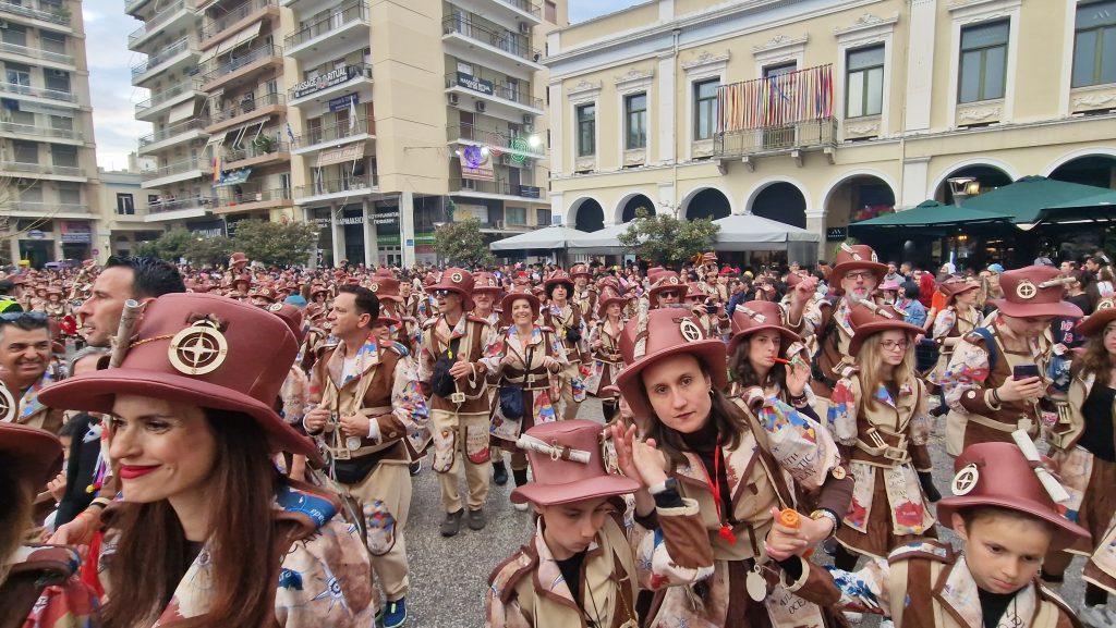 ΠΑΤΡΑ: Εσπασε κάθε ρεκόρ η μεγάλη παρέλαση! ΔΕΙΤΕ ΕΚΑΤΟΝΤΑΔΕΣ ΦΩΤΟ