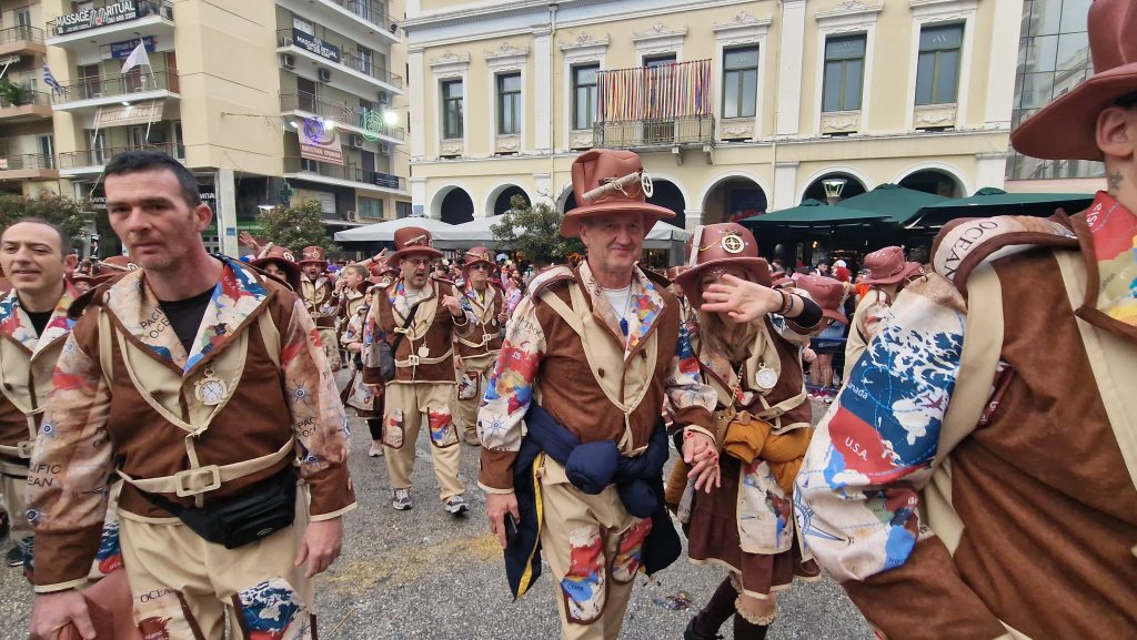 ΠΑΤΡΑ: Εσπασε κάθε ρεκόρ η μεγάλη παρέλαση! ΔΕΙΤΕ ΕΚΑΤΟΝΤΑΔΕΣ ΦΩΤΟ