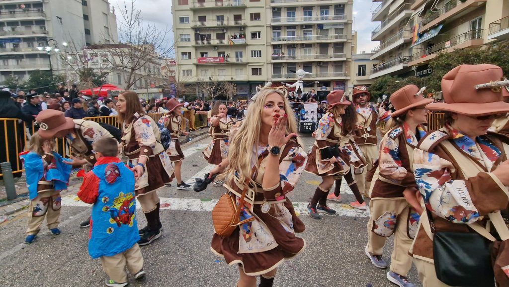 ΠΑΤΡΑ: Εσπασε κάθε ρεκόρ η μεγάλη παρέλαση! ΔΕΙΤΕ ΕΚΑΤΟΝΤΑΔΕΣ ΦΩΤΟ