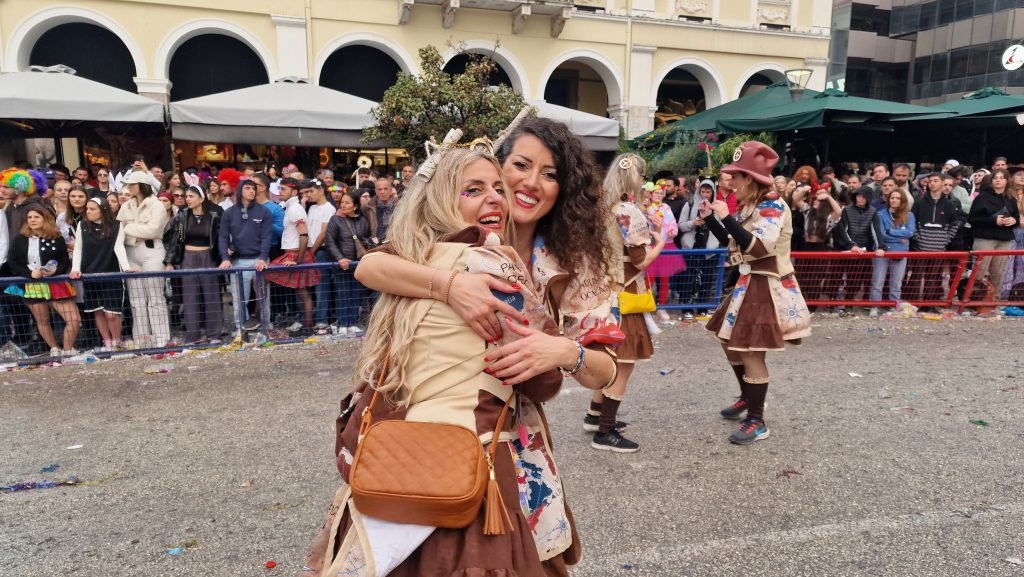 ΠΑΤΡΑ: Εσπασε κάθε ρεκόρ η μεγάλη παρέλαση! ΔΕΙΤΕ ΕΚΑΤΟΝΤΑΔΕΣ ΦΩΤΟ