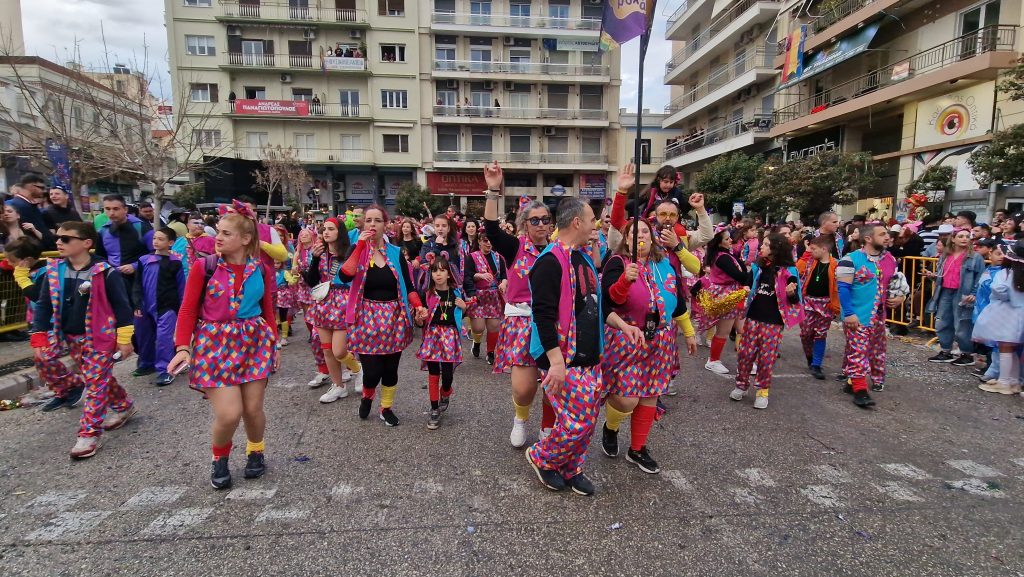 ΠΑΤΡΑ: Εσπασε κάθε ρεκόρ η μεγάλη παρέλαση! ΔΕΙΤΕ ΕΚΑΤΟΝΤΑΔΕΣ ΦΩΤΟ