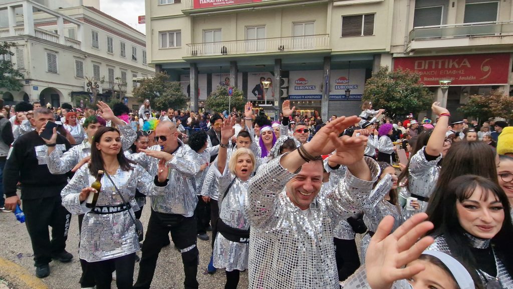 ΠΑΤΡΑ: Εσπασε κάθε ρεκόρ η μεγάλη παρέλαση! ΔΕΙΤΕ ΕΚΑΤΟΝΤΑΔΕΣ ΦΩΤΟ