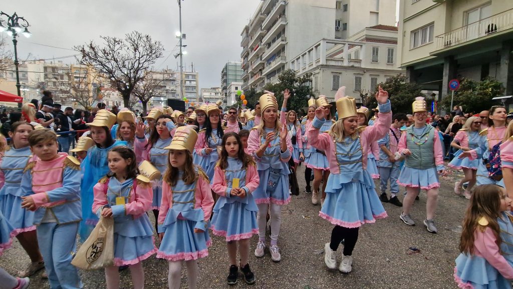 ΠΑΤΡΑ: Εσπασε κάθε ρεκόρ η μεγάλη παρέλαση! ΔΕΙΤΕ ΕΚΑΤΟΝΤΑΔΕΣ ΦΩΤΟ