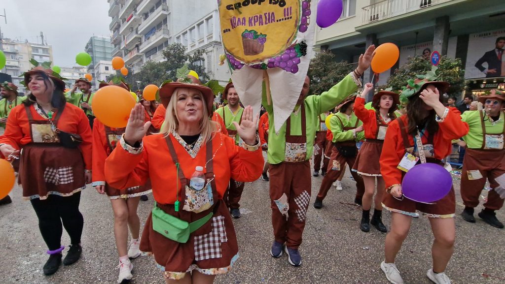 ΠΑΤΡΑ: Εσπασε κάθε ρεκόρ η μεγάλη παρέλαση! ΔΕΙΤΕ ΕΚΑΤΟΝΤΑΔΕΣ ΦΩΤΟ