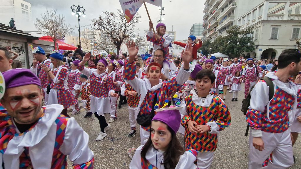 ΠΑΤΡΑ: Εσπασε κάθε ρεκόρ η μεγάλη παρέλαση! ΔΕΙΤΕ ΕΚΑΤΟΝΤΑΔΕΣ ΦΩΤΟ