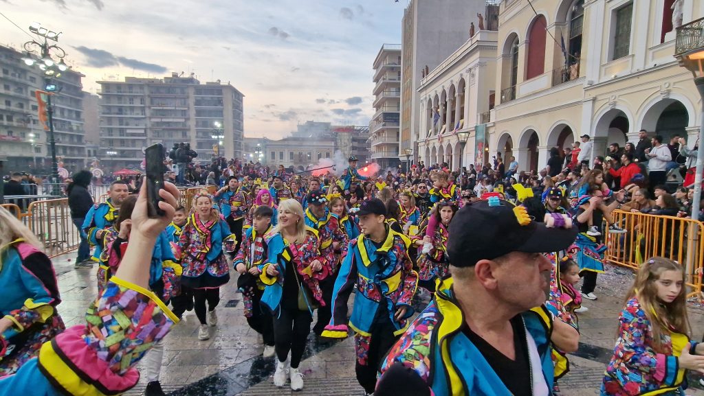 ΠΑΤΡΑ: Εσπασε κάθε ρεκόρ η μεγάλη παρέλαση! ΔΕΙΤΕ ΕΚΑΤΟΝΤΑΔΕΣ ΦΩΤΟ