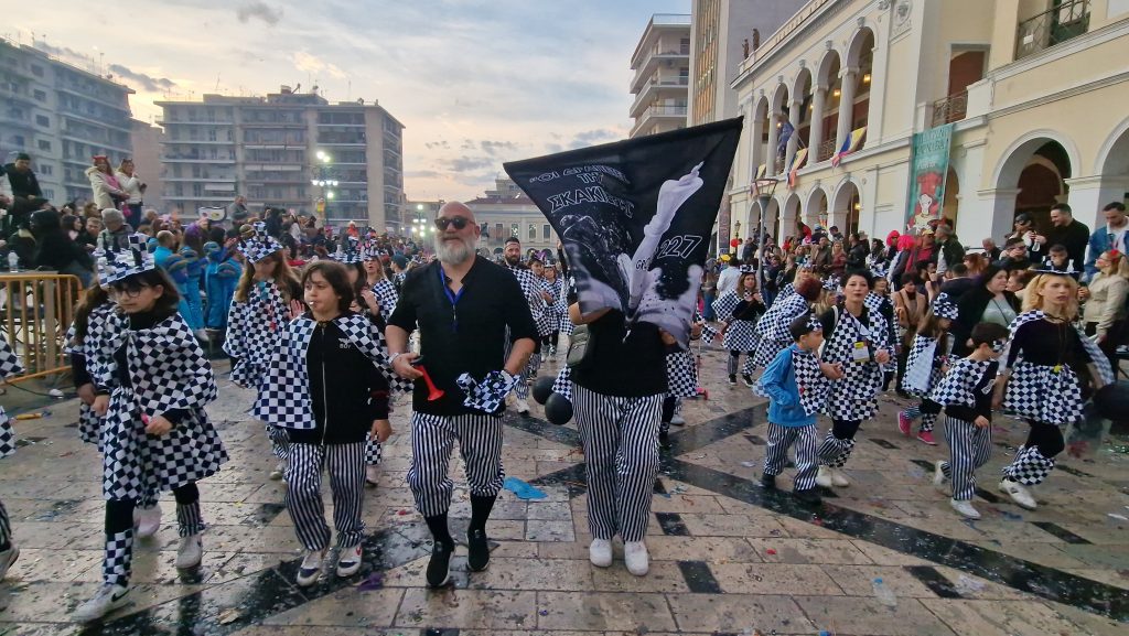 ΠΑΤΡΑ: Εσπασε κάθε ρεκόρ η μεγάλη παρέλαση! ΔΕΙΤΕ ΕΚΑΤΟΝΤΑΔΕΣ ΦΩΤΟ