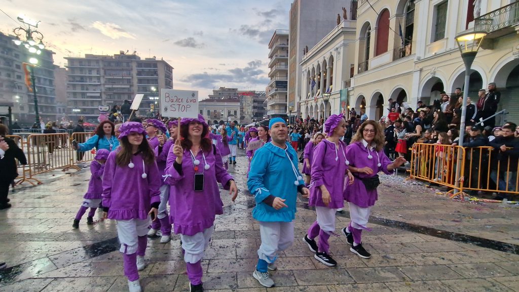 ΠΑΤΡΑ: Εσπασε κάθε ρεκόρ η μεγάλη παρέλαση! ΔΕΙΤΕ ΕΚΑΤΟΝΤΑΔΕΣ ΦΩΤΟ