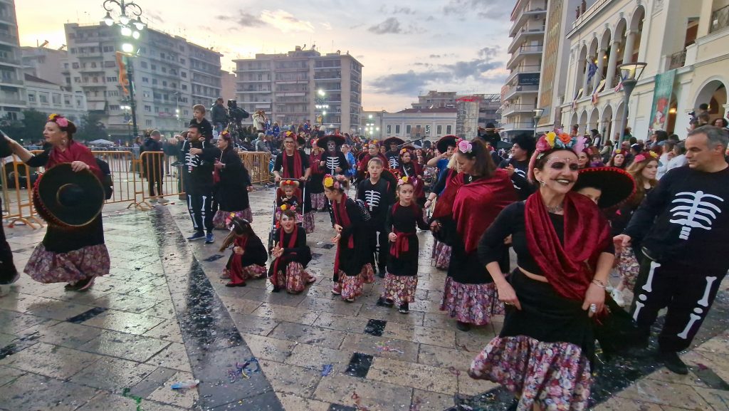 ΠΑΤΡΑ: Εσπασε κάθε ρεκόρ η μεγάλη παρέλαση! ΔΕΙΤΕ ΕΚΑΤΟΝΤΑΔΕΣ ΦΩΤΟ