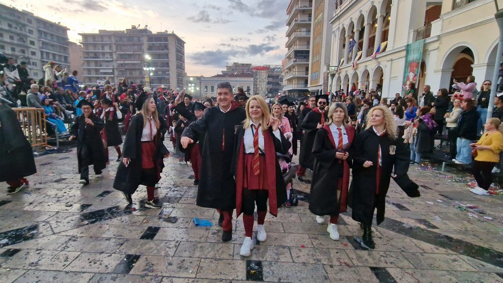 ΠΑΤΡΑ: Εσπασε κάθε ρεκόρ η μεγάλη παρέλαση! ΔΕΙΤΕ ΕΚΑΤΟΝΤΑΔΕΣ ΦΩΤΟ