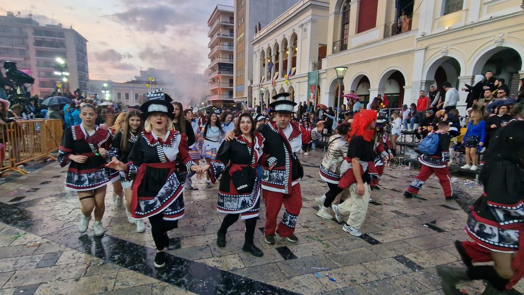 ΠΑΤΡΑ: Εσπασε κάθε ρεκόρ η μεγάλη παρέλαση! ΔΕΙΤΕ ΕΚΑΤΟΝΤΑΔΕΣ ΦΩΤΟ