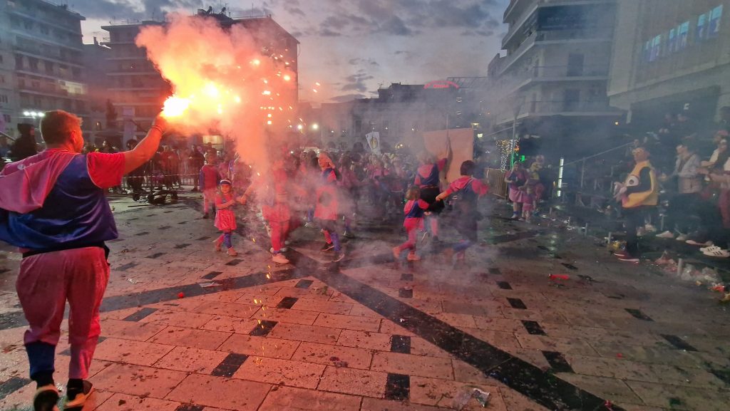 ΠΑΤΡΑ: Εσπασε κάθε ρεκόρ η μεγάλη παρέλαση! ΔΕΙΤΕ ΕΚΑΤΟΝΤΑΔΕΣ ΦΩΤΟ