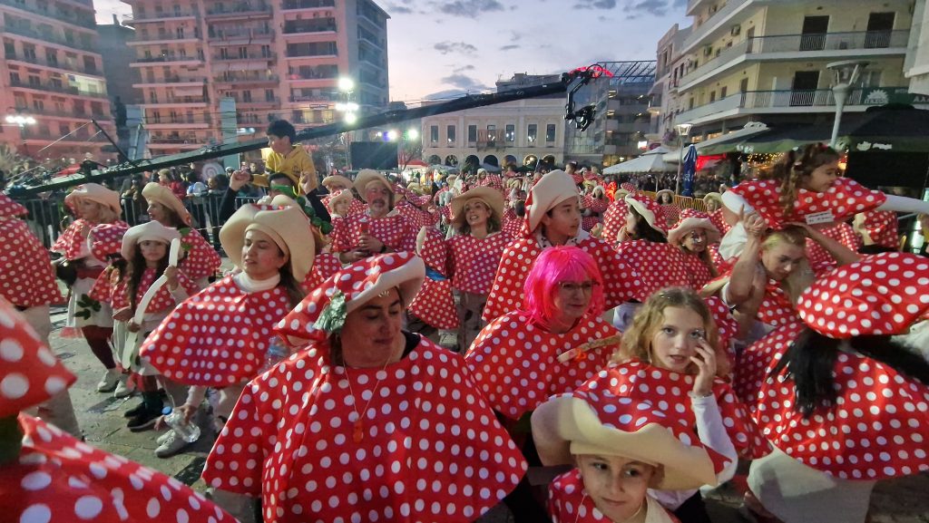 ΠΑΤΡΑ: Εσπασε κάθε ρεκόρ η μεγάλη παρέλαση! ΔΕΙΤΕ ΕΚΑΤΟΝΤΑΔΕΣ ΦΩΤΟ