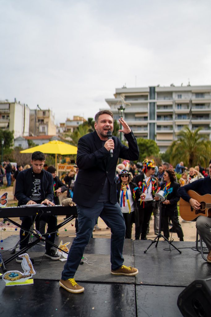 Τεράστια «Παρέλαση από Κούνια» με παιδιά προσχολικής ηλικίας στην έναρξη της Καρναβαλούπολης στα Υψηλά Αλώνια