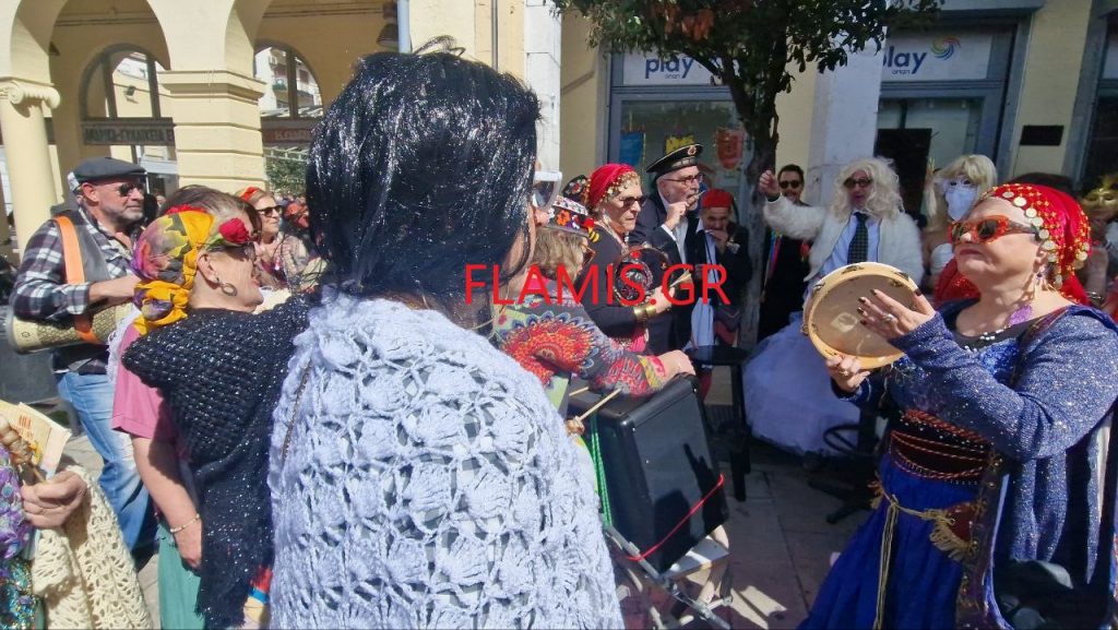 ΔΕΙΤΕ ΦΩΤΟ ΚΑΙ ΒΙΝΤΕΟ: Η επέλαση των τσιγγάνων - σφηγκών στην Πάτρα της Τσικνοπέμπτης