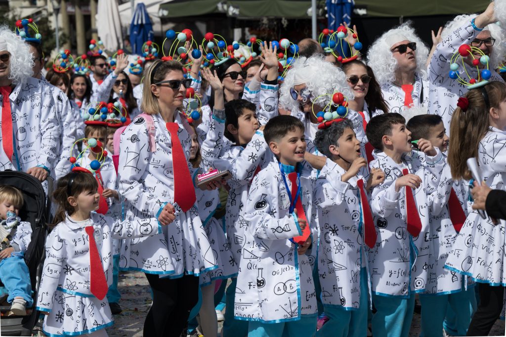 ΠΑΤΡΑ: Δείτε τα "καρναβαλικά πρόσωπα" του Κώστα Σίνη από την παρέλαση των μικρών - ΔΕΚΑΔΕΣ ΦΩΤΟ