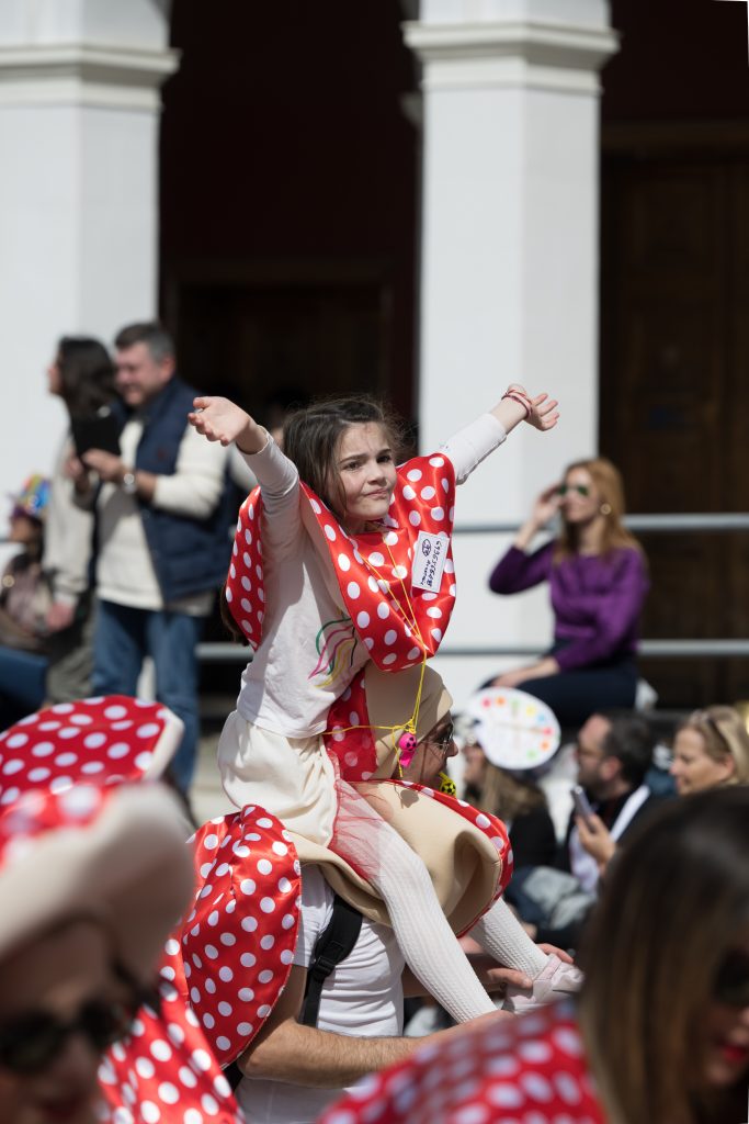 ΠΑΤΡΑ: Δείτε τα "καρναβαλικά πρόσωπα" του Κώστα Σίνη από την παρέλαση των μικρών - ΔΕΚΑΔΕΣ ΦΩΤΟ