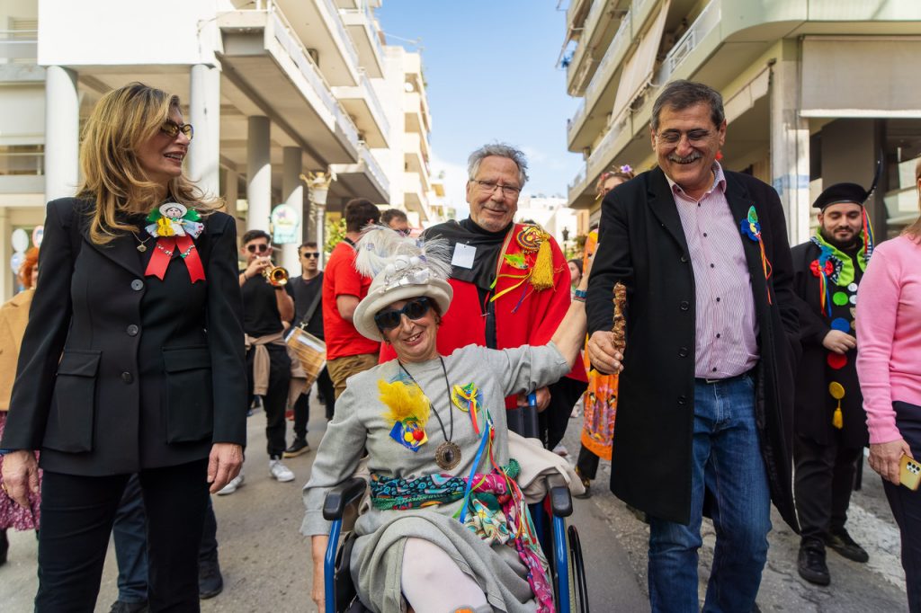 ΔΕΙΤΕ ΔΕΚΑΔΕΣ ΦΩΤΟ: Ετσι διασκέδασε η Πάτρα την Τσικνοπέμπτη