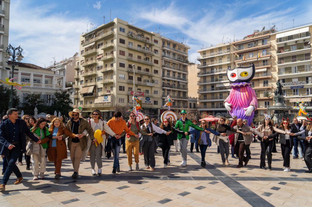 ΔΕΙΤΕ ΔΕΚΑΔΕΣ ΦΩΤΟ: Ετσι διασκέδασε η Πάτρα την Τσικνοπέμπτη