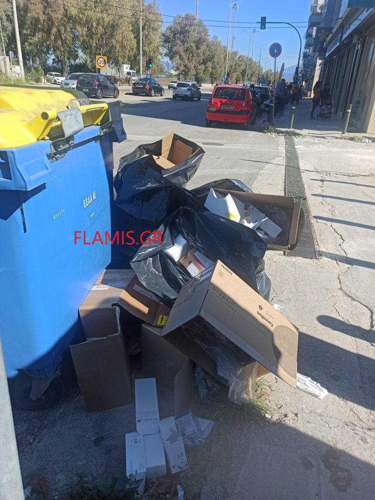 ΠΑΤΡΑ: Πέταξαν ιατρικά απόβλητα και φιαλίδια με αίμα στο πεζοδρόμιο! ΕΙΚΟΝΕΣ ΠΟΥ ΣΟΚΑΡΟΥΝ