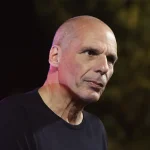 Γιάνης Βαρουφάκης: Να ακουστεί ξανά το σφύριγμα του τρένου στην Πελοπόννησο