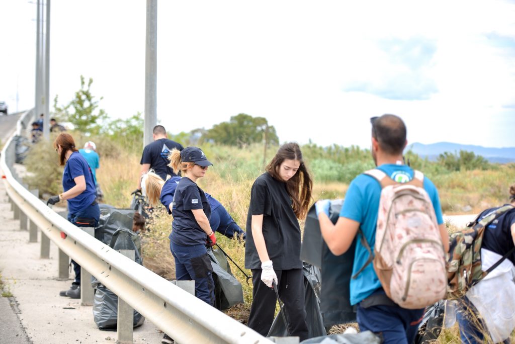 Εθελοντική δράση καθαρισμού στο Νότιο Λιμένα Πατρών - ΦΩΤΟ