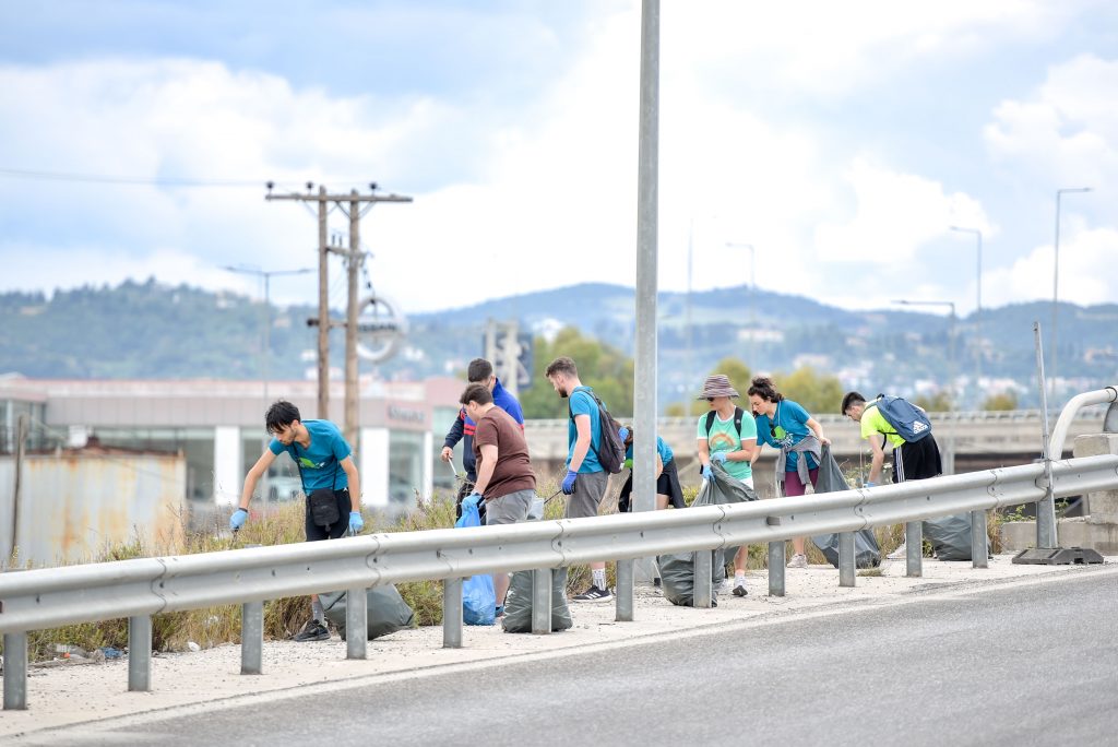 Εθελοντική δράση καθαρισμού στο Νότιο Λιμένα Πατρών - ΦΩΤΟ