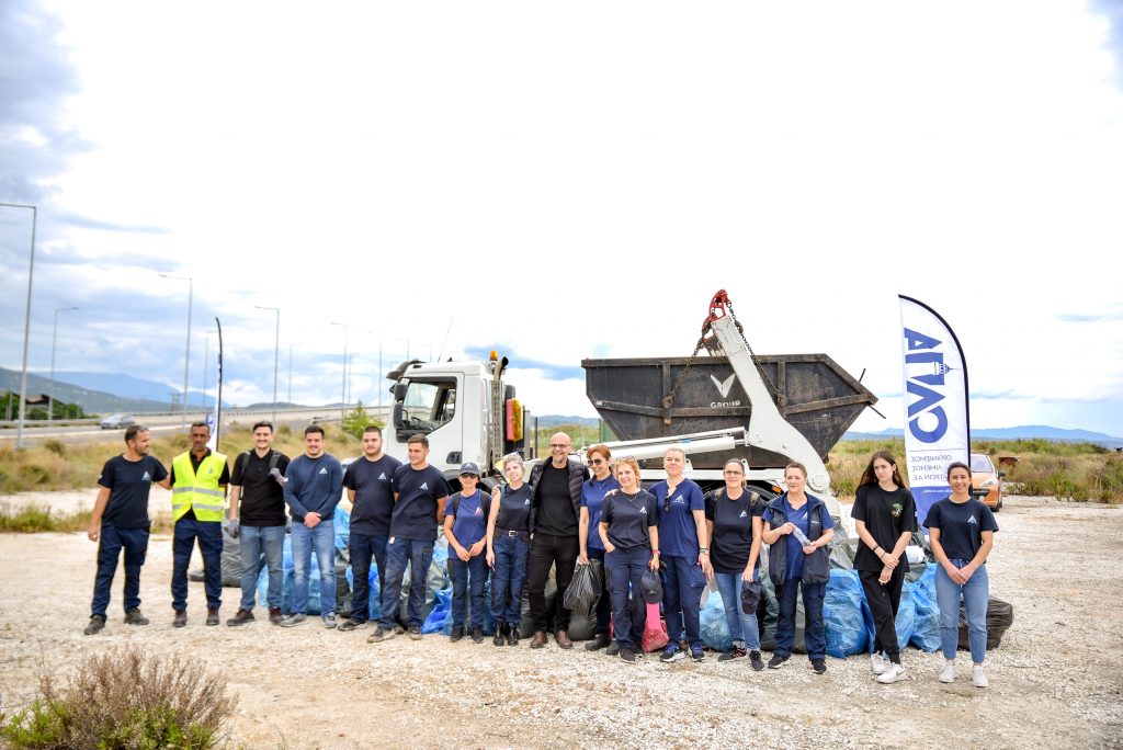 Εθελοντική δράση καθαρισμού στο Νότιο Λιμένα Πατρών - ΦΩΤΟ